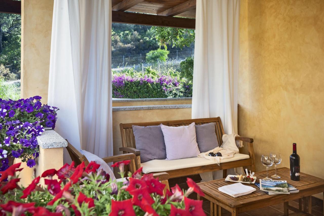 Гостевой дом Relais Fenicottero Rosa Порто-Таверна Экстерьер фото